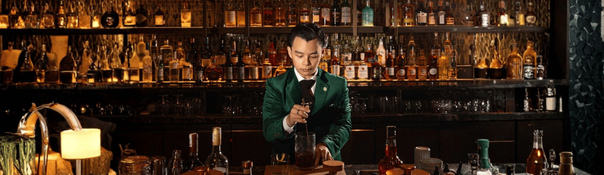 BARS & CLUBS