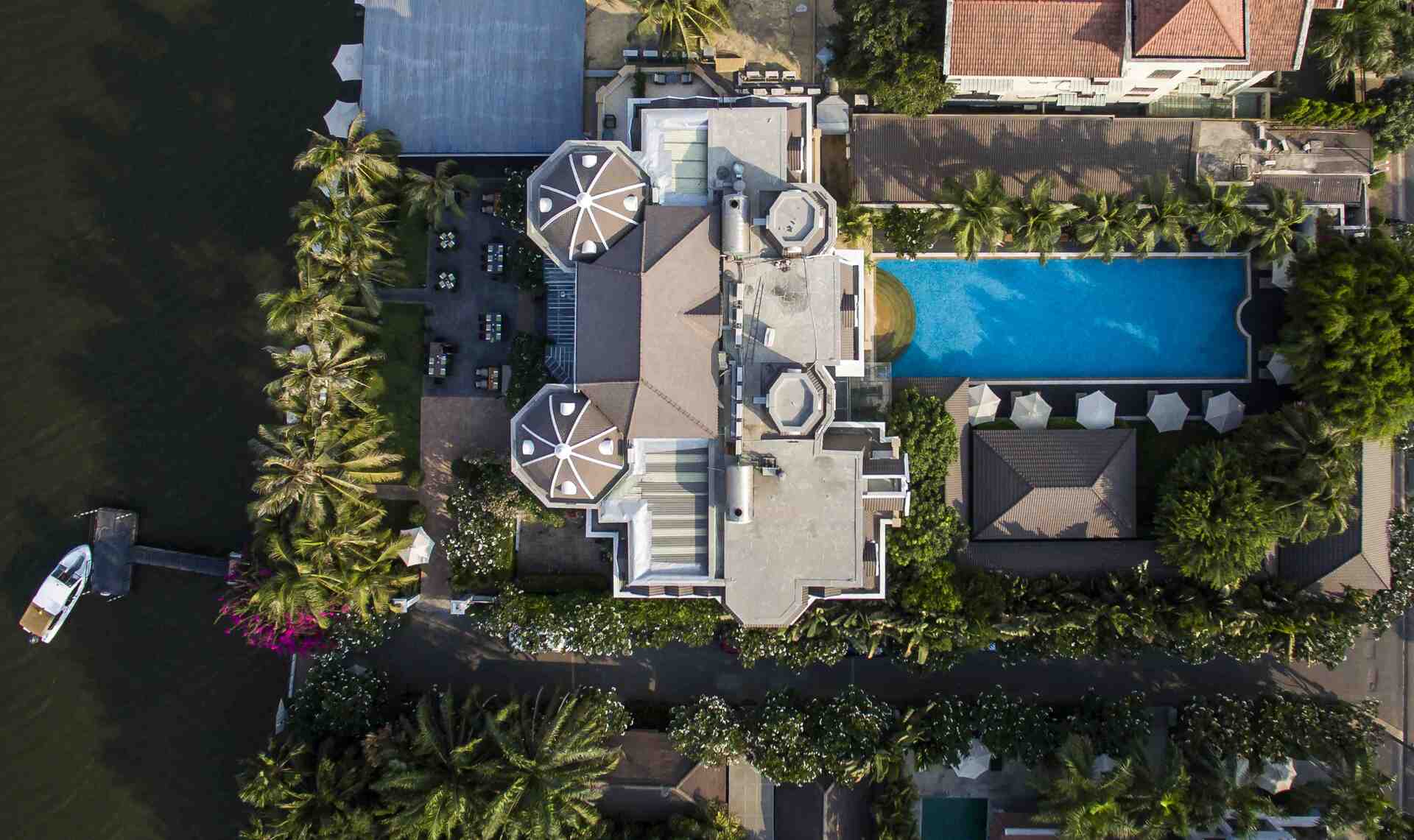 Bistro Song Vie - Riverside Dining Destination