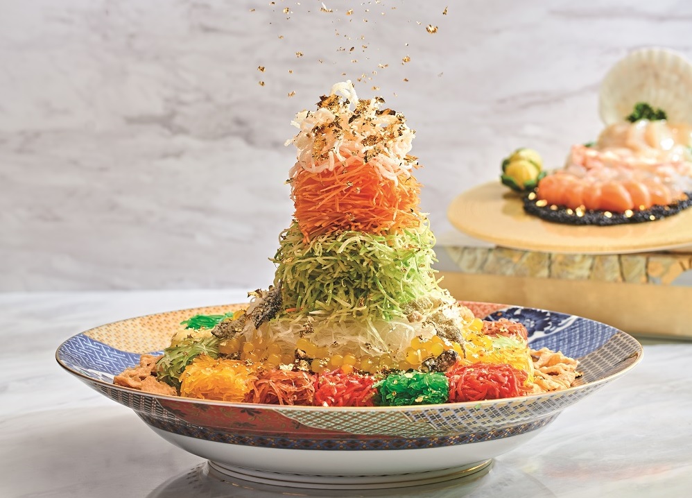 Premium Lobster, Alaskan Crab, Salmon, Scallop & Caviar Yu Sheng with White Peach Sauce